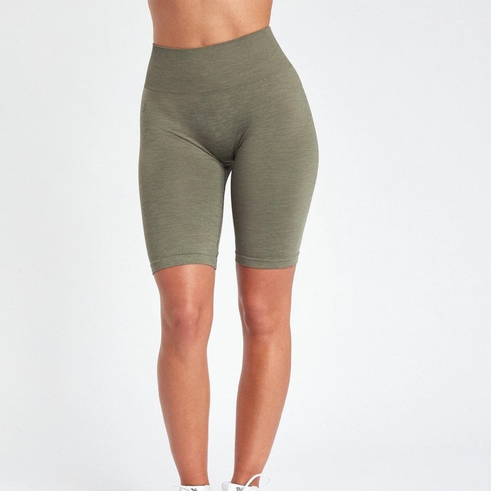 Lazuli Label Scrunch Seamless Shorts - Dusty Olive